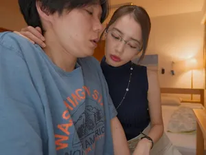 An ủi em đồng nghiệp xinh đẹp để được húp lồn