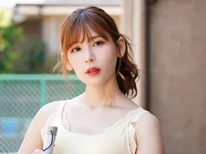 Đây là lần đầu tiên tôi thấy một phòng tình dục chuyên nghiệp như vậy. Cô gái ngực to và mông to có vẻ hơi phấn khích. Cô ấy bị gã đeo kính đói khát lột sạch quần áo và bị cưỡng hiếp. Tiếng rên rỉ của cô ấy làm dương vật tôi cứng lên. Cô ấy có thể hét lên và lời thoại rất rõ ràng.